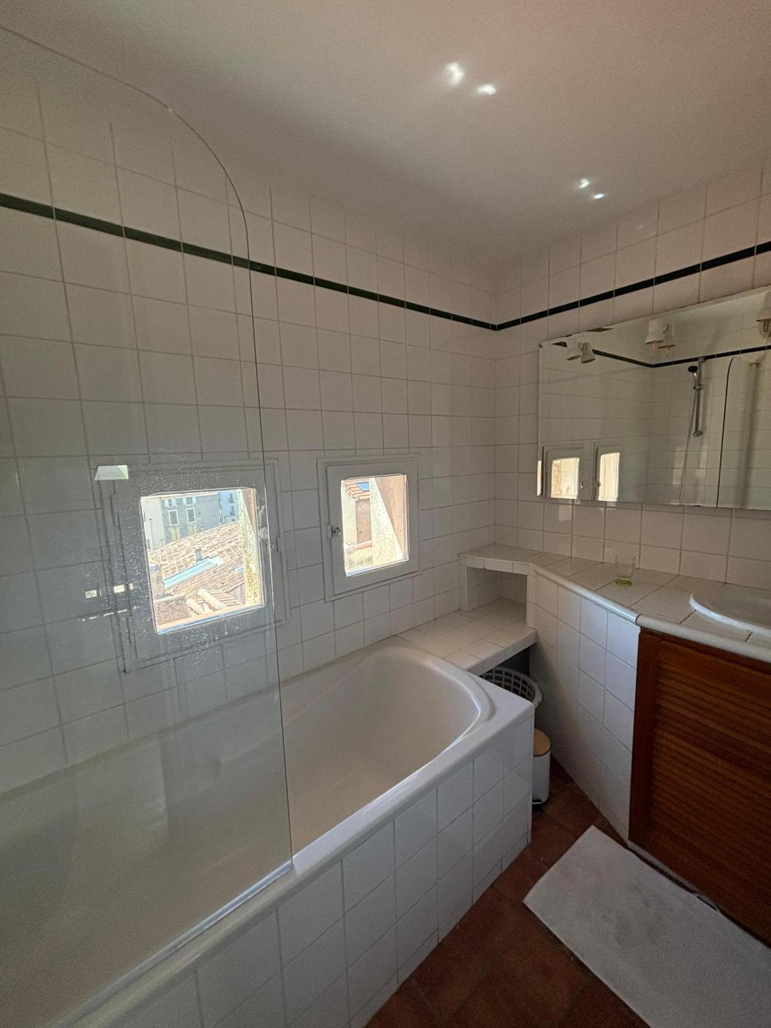 L'Appartement Des Trois Six Beziers Exterior photo