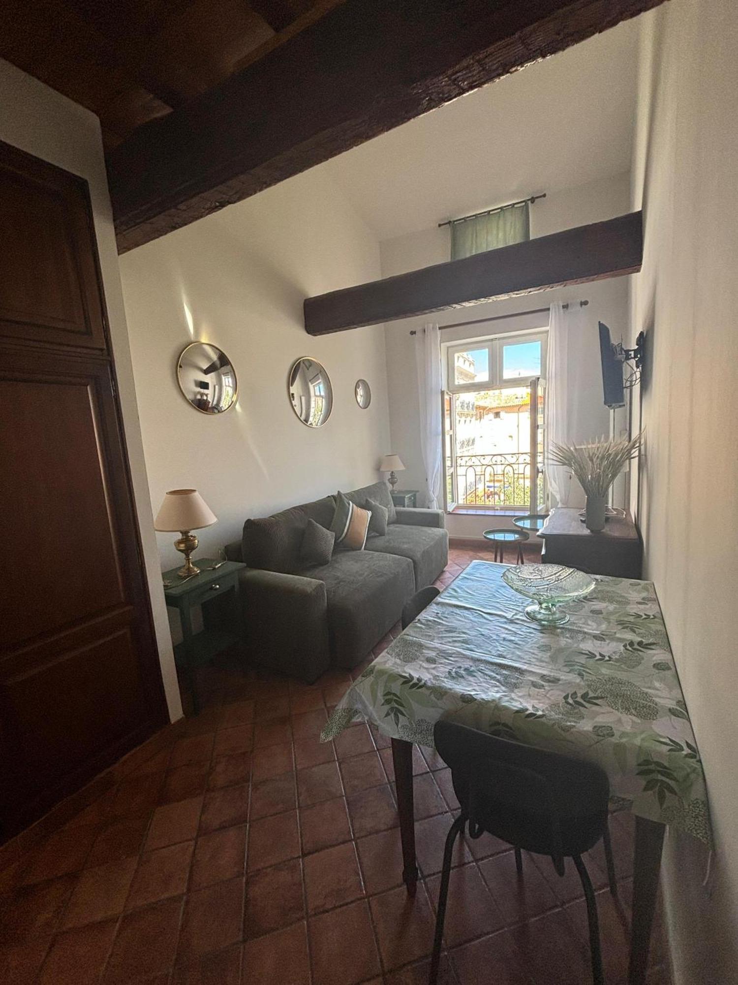 L'Appartement Des Trois Six Beziers Exterior photo